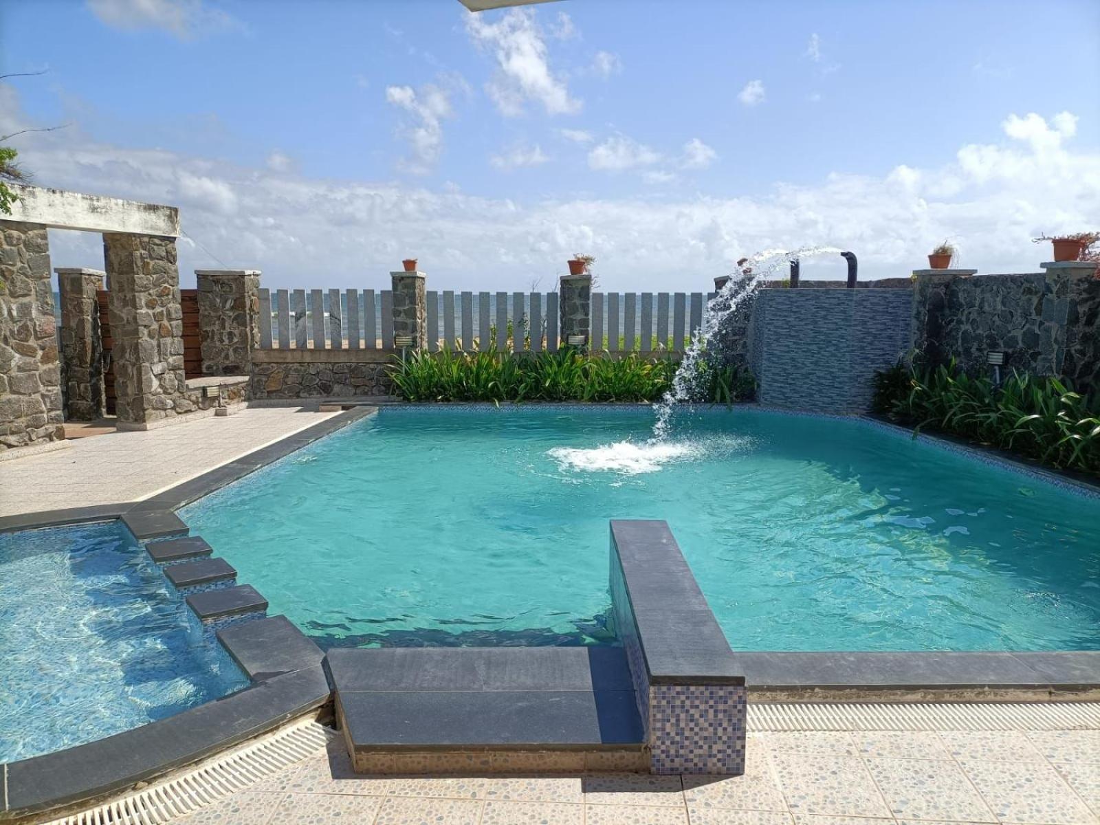 Barefootbay - Villa With Private Beach Access Ченнаї Екстер'єр фото